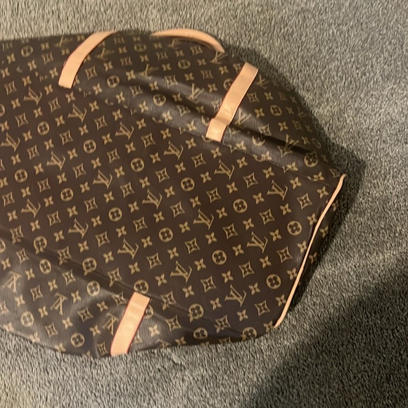 NWOT overnight Duffle bag! - Picture 4 of 12